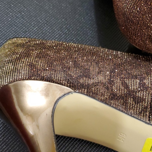 Shoes - Picture 2 of 2